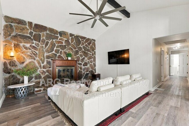 Photo - 1014 Curran St NW