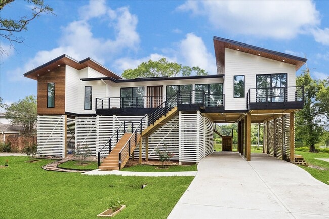 Photo - 407 Brook Hollow Dr