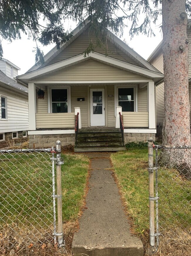 Cute House for Rent in Downtown Rossford - Cute House for Rent in Downtown Rossford