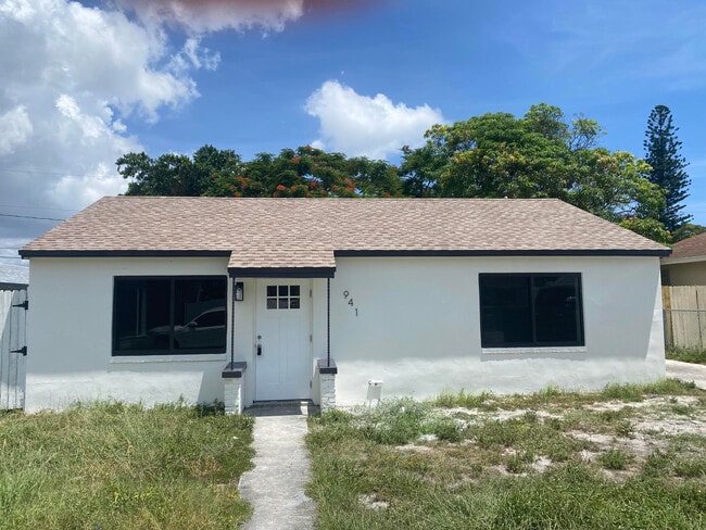 Building Photo - 941 32nd St Rental