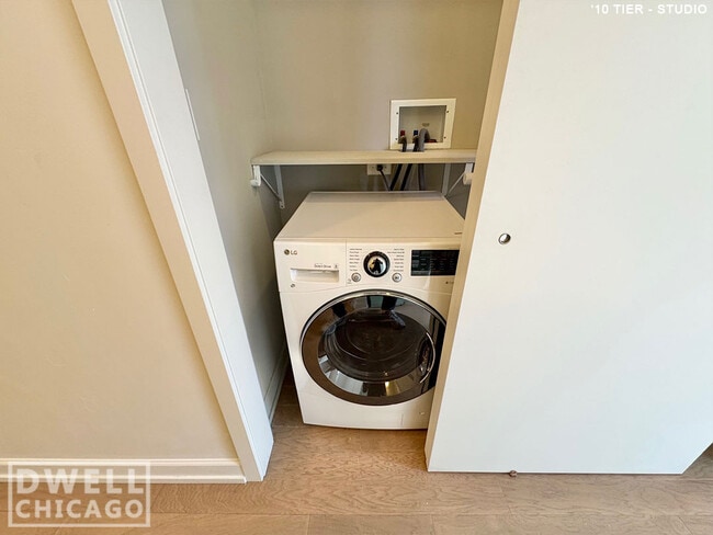 Photo - 118 W Chicago Ave Apartamentos