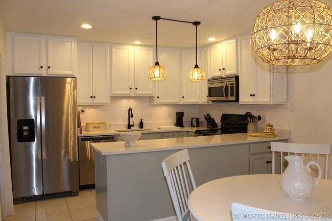 Photo - 301 SE Castle Ct