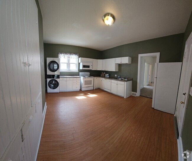 Building Photo - 915 W Highland St Unit Lower Rental