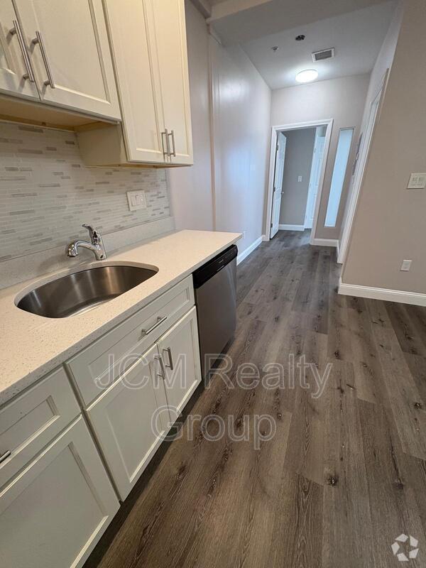 Building Photo - 189 N Common St Unit U205 / 2nd Floor Rental