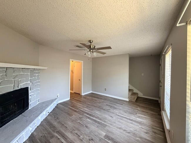 Photo - Townhouse Just Minutes to LSUS .....