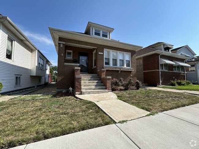 Building Photo - 4942 W Altgeld St Rental