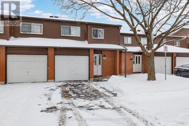 Photo - 1552 Queensdale Ave