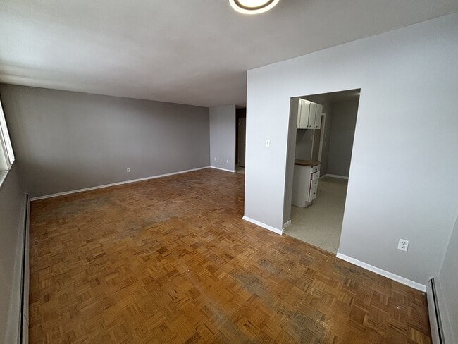 Photo - 1061 Queen's Blvd Unité 602