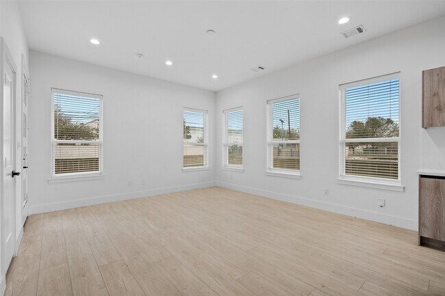 Photo - 105 Tolima Dove St