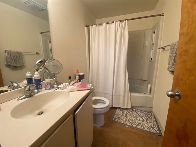 Photo - 95 Gainsborough St Unidad 108