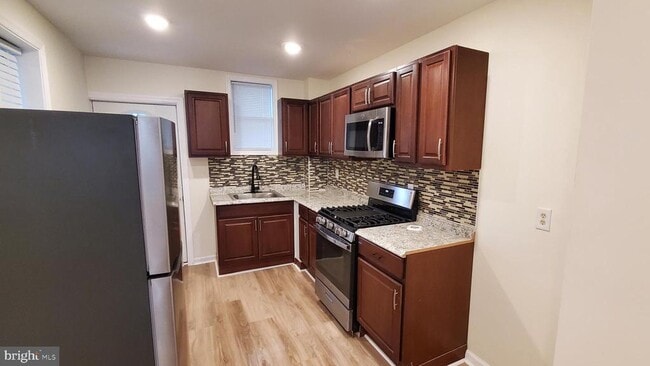 Building Photo - 1332 W Silver St Rental