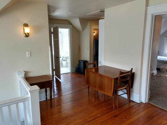 Dining area - 1528 Quarrier St Apartments Unit C