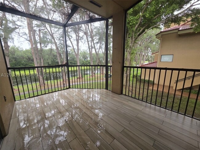 Photo - 15505 N Miami Lakeway Unit 205-6