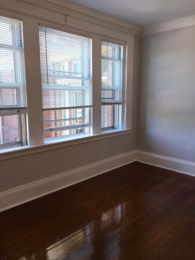 374 Lloyd Ave Unit 7