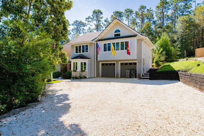 Building Photo - 9988 Hillview Dr