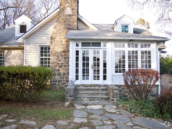 Building Photo - 317 Waterloo Ave Rental