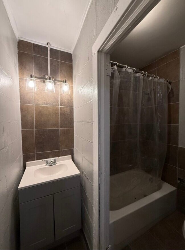 Photo - Quiet 1 bed 1 bath in Montgomery! Unidad B,  B