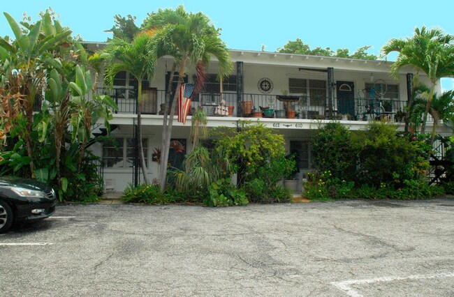 Building Photo - 612 Prosperity Farms Rd Unit 1