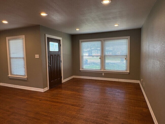 Photo - Adorable in Arlington