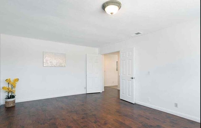 Photo - 710 Hillward St