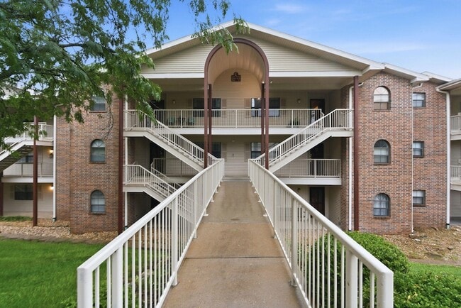 Building Photo - 350 Wildwood Dr S Unit 19