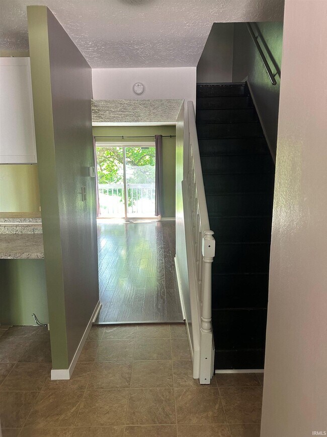 Photo - 562 E Graham Pl