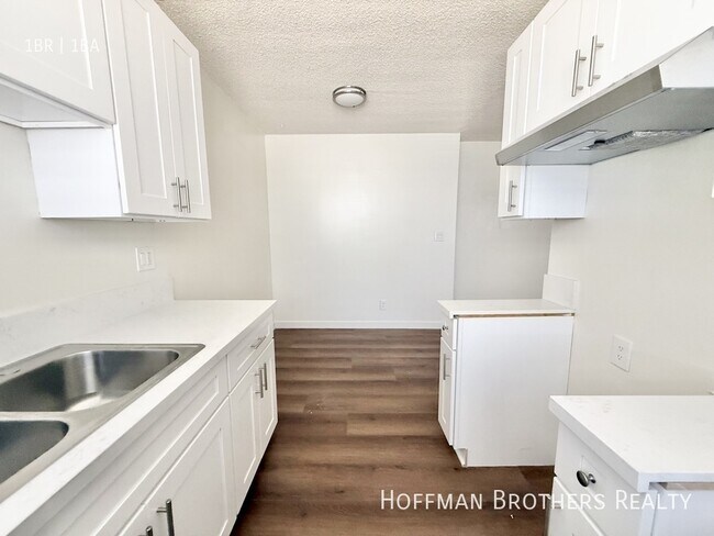 Building Photo - 1228 57th St Unit 11