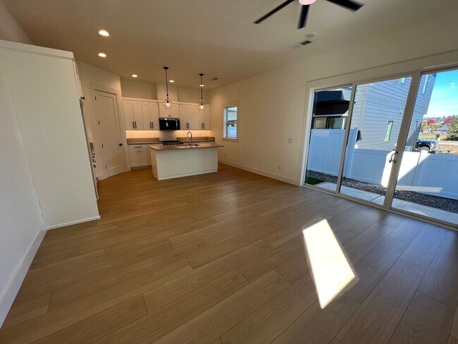 Photo - 313 Talons Dr