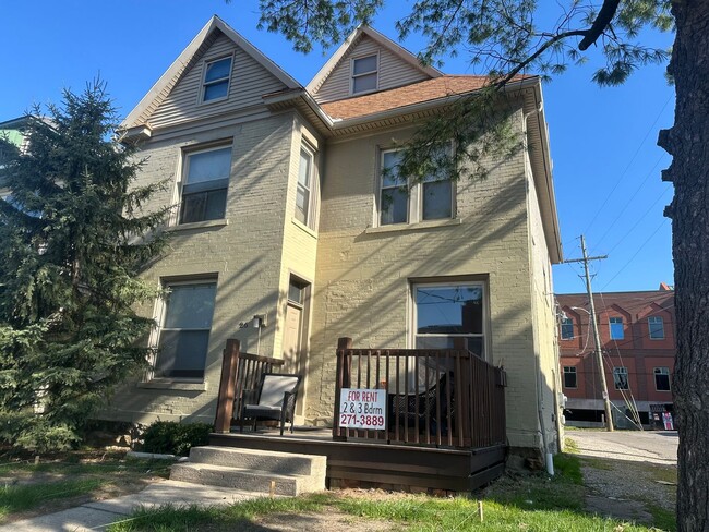 Building Photo - 26 W Norwich Ave Unit D