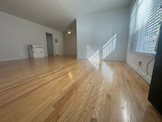 Photo - 8366 Blackburn Ave Unidad 1