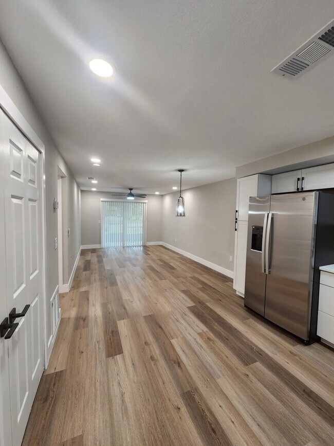 Photo - Beautiful Newly Renovated unit with 2 bedr... Unit #4