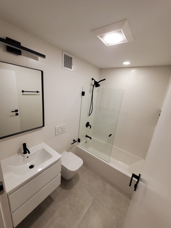 Photo - 157 W 9th St