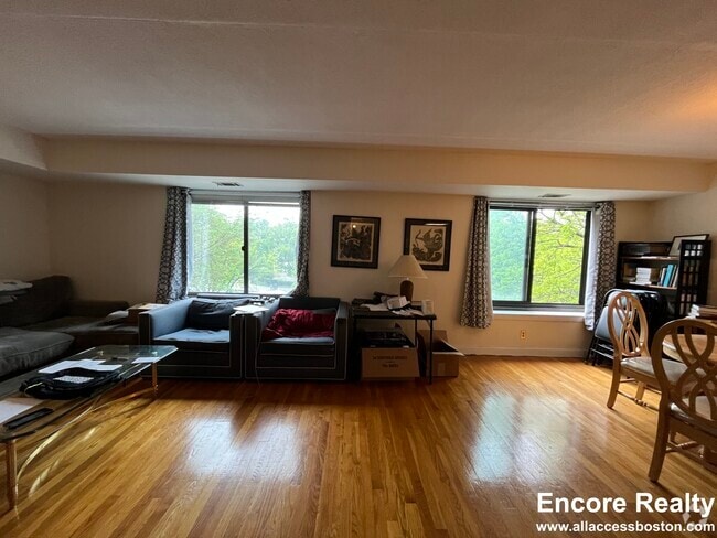 Building Photo - 1243 Beacon St Unit 3B Rental