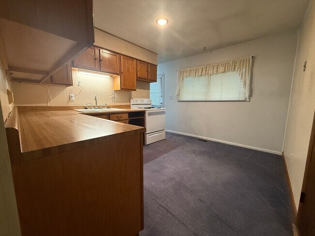 5008 Valley Ln