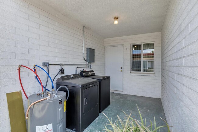 Photo - 2106 S Granada Dr Unit Apt 3