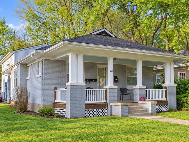 225 Waller Ave
