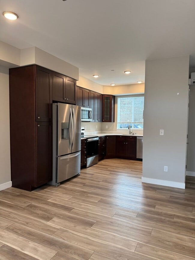 Building Photo - Townhome with amazing nature view