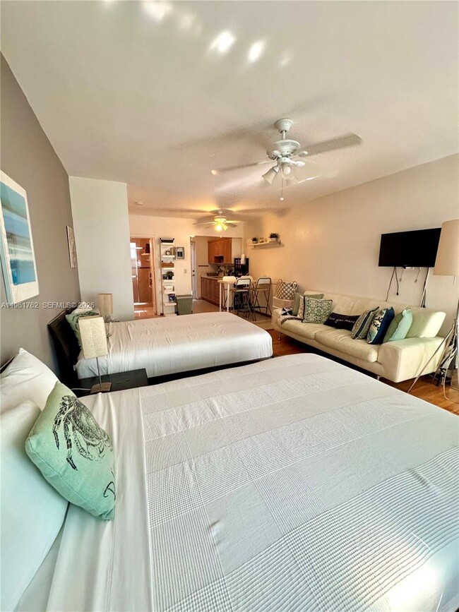 Photo - 401 Collins Ave Unit 10