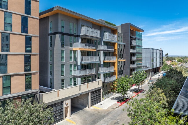 Building Photo - Urbane