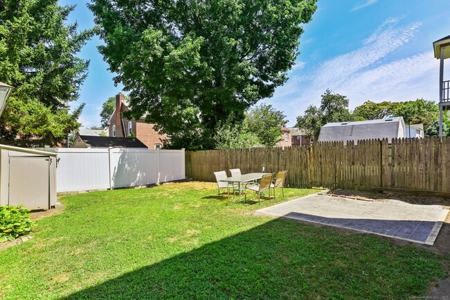 Photo - 44 Churchill St