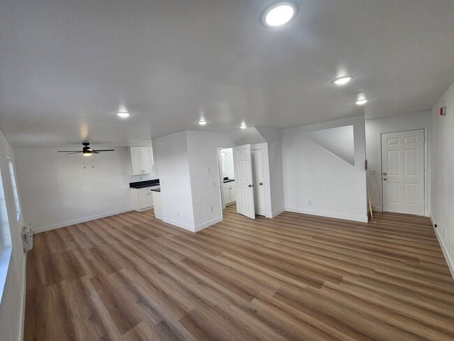 Building Photo - 245 E Ave 38 Unit #05