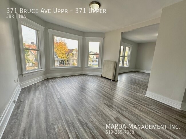 Building Photo - SPACIOUS AND NEWLY UPDATED 3BEDROOM/1BATH ... Unit 371 Upper