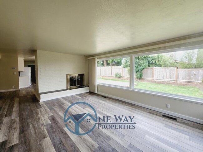 Photo - 4624 Grandview Dr W