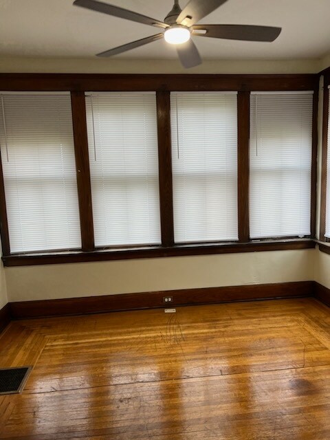Bonus Solarium Room - 4558 Smith Rd Unit 1