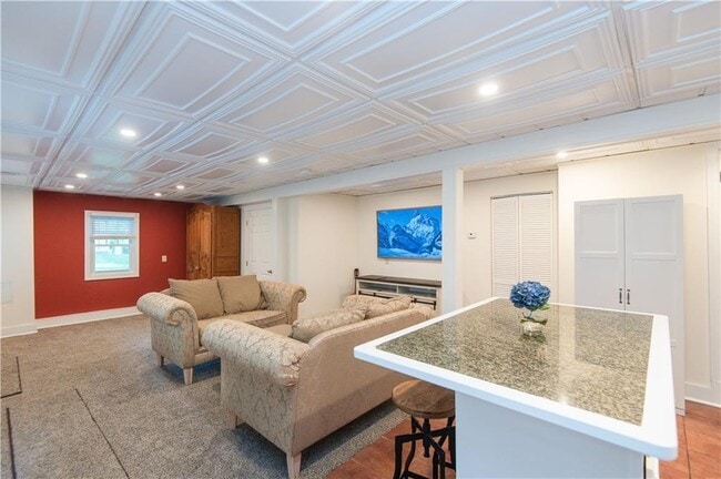 Photo - 554 E Main Rd