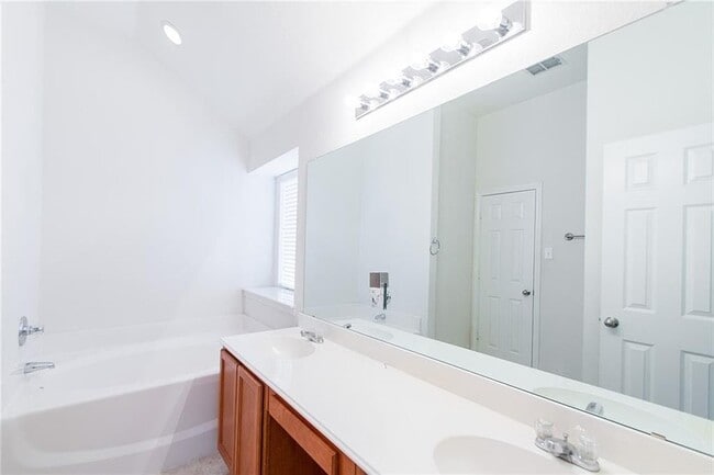 Photo - 234 Silvercreek Dr