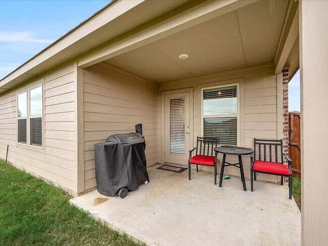 Photo - 805 Fueller Dr