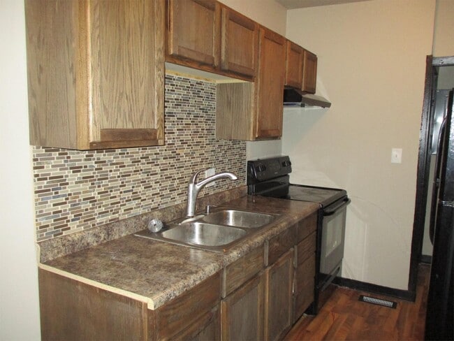 Building Photo - 13 N 14th St Rental