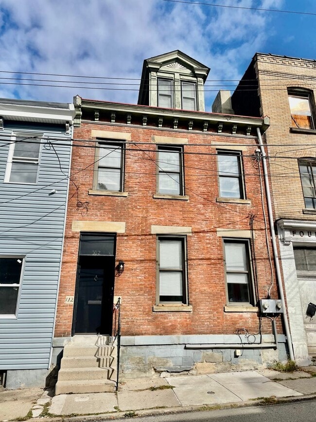 112 Hemlock St Unit 1