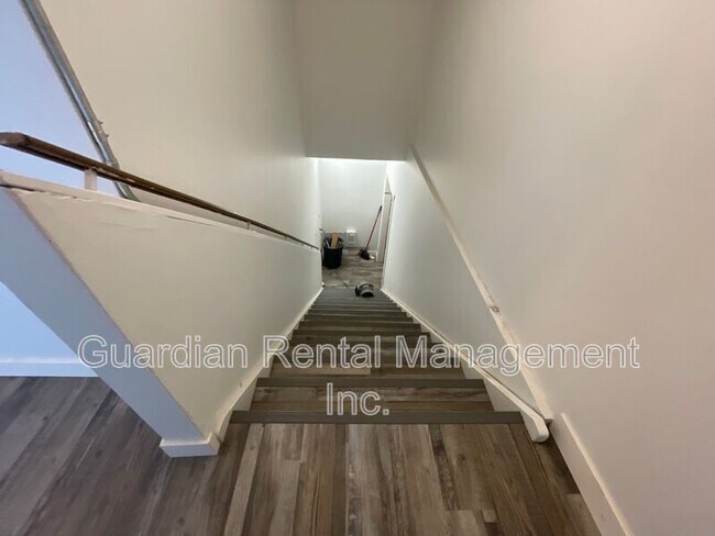 Photo - 141 Frederica St W Unit 3